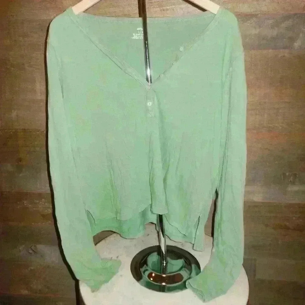 Aerie long sleeve shirt w/ button details - L